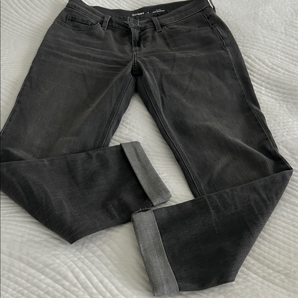 Old Navy Women's Dark Gray Straight Leg Jeans fits like a size 2